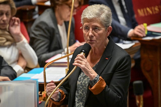 La ministre française de la Santé et de l'Accès aux soins Geneviève Darrieussecq lors d'une séance de questions au gouvernement à l'Assemblée nationale le 19 novembre 2024.