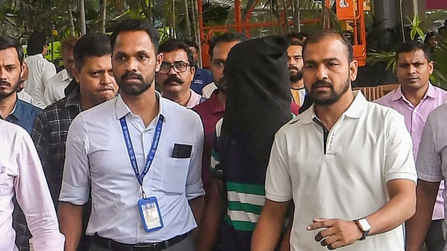 Mumbai crime branch arrives with the accused