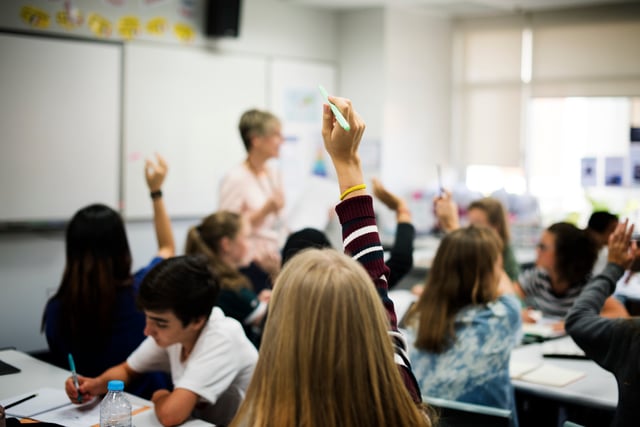 Pour certains sénateurs, ce programme «fait la part belle à l’idéologie woke, dont les thèses n’ont pas leur place dans les murs de nos écoles».