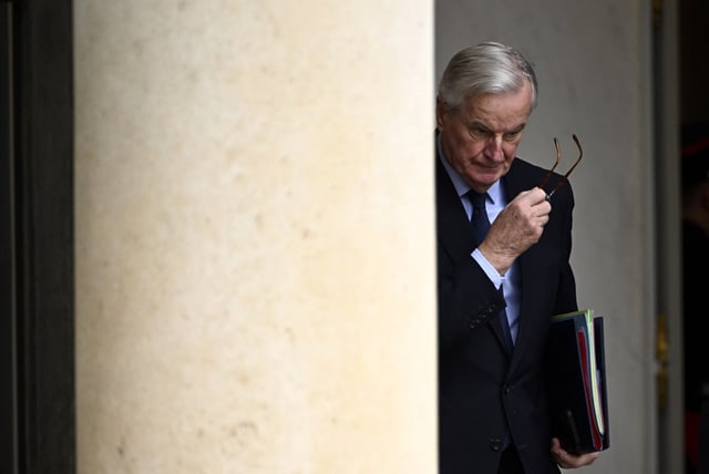 Le premier ministre, Michel Barnier, à la sortie de l’Élysée, le 27 novembre.