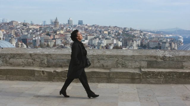 Dans un film d’antitourisme touristique, Lia (Mzia Arabuli) erre dans Istanbul.