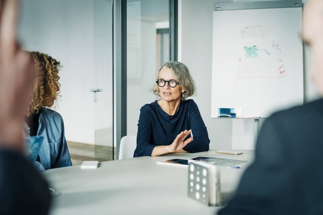 Le rapport de la Défenseure des droits indique que la probabilité d’embauche des plus de 50 ans est deux fois inférieure à celle des 30-49 ans.