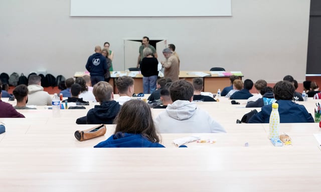 Étudiants passant le bac, à Poitiers.