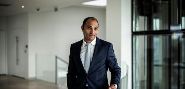 Le PDG du groupe Indexia (ex SFAM), Sadri Fegaier, ici en 2018 dans ses bureaux de Romans-sur-Isère (Drôme)