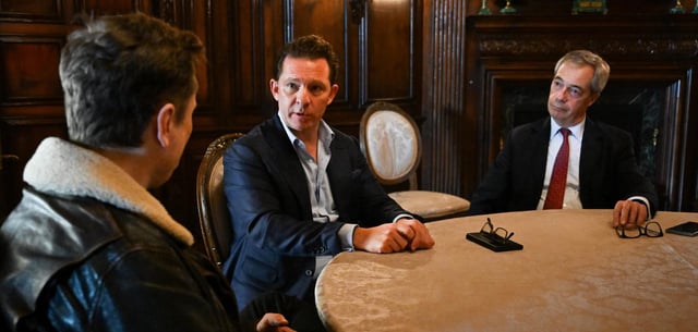 Nigel Farage und sein Schatzmeister Nick Candy bei Elon Musk in Trumps Anwesen