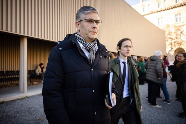 Julien Ruas, ex-adjoint chargé de la prévention et de la gestion des risques sous la majorité LR de Jean-Claude Gaudin, à la sortie du tribunal correctionnel de Marseille, le 12 décembre 2024.