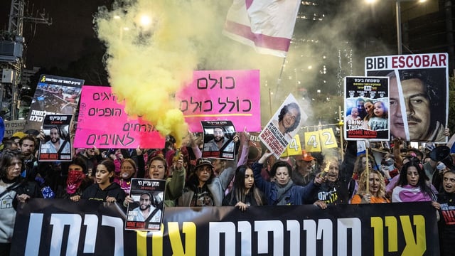 Protesters in Tel Aviv demanding a ceasefire and a hostage deal on Dec. 21, 2024. Photo: Mostafa Alkharouf/Anadolu via Getty