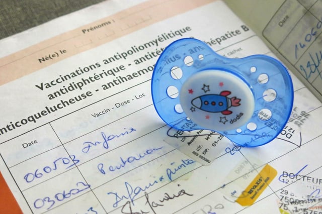 Le nouveau carnet de santé de l’enfant, qui entre en vigueur le 1<sup>er</sup> janvier 2025, évoque, entre autres, l’usage des écrans. 
