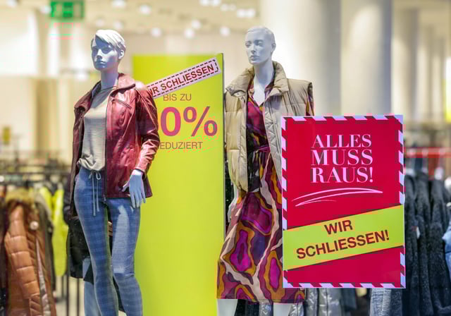 Immer größere unternehmen sind von der Pleitewelle betroffen, immer mehr Jobs damit in akuter Gefahr. Symbolbild: picture alliance / Rupert Oberhäuse