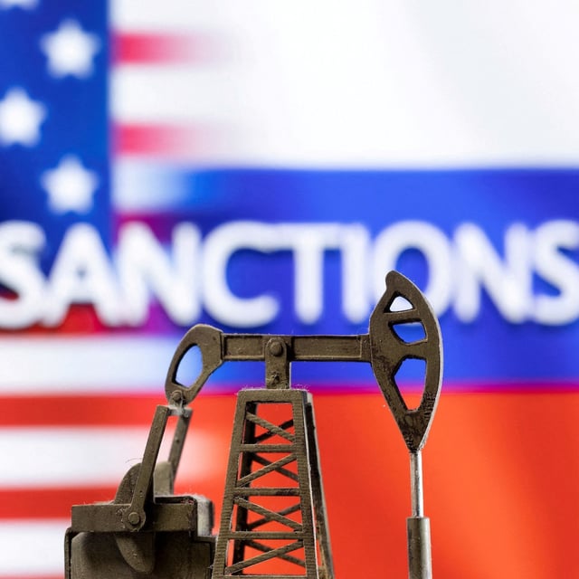 FILE PHOTO: A model of a pump jack is seen in front of the displayed word "Sanctions,"  U.S. and Russia flag colours in this illustration taken March 8, 2022. REUTERS/Dado Ruvic/Illustration/File Photo