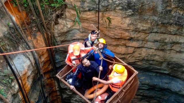 Divers continue searching for trapped miners in Umrangso (AFP)