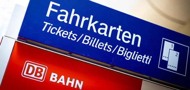 Ein Fahrgartenautomat der Deutschen Bahn (DB)