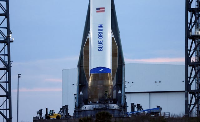 La fusée New Glenn de Blue Origin est prête pour son lancement inaugural à la station spatiale de la Force spatiale de Cape Canaveral, en Floride, le 10 janvier 2025.