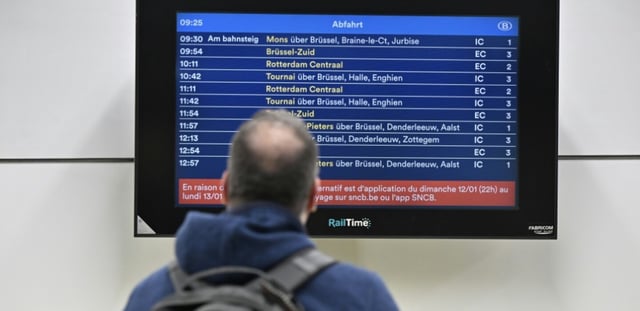 Des dizaines de vols annulés à Bruxelles et Charleroi, deux trains sur trois supprimés sur le réseau national: les transports étaient très perturbés lundi en Belgique par une grève nationale sur la question des retraites, à l'appel des grands syndicats