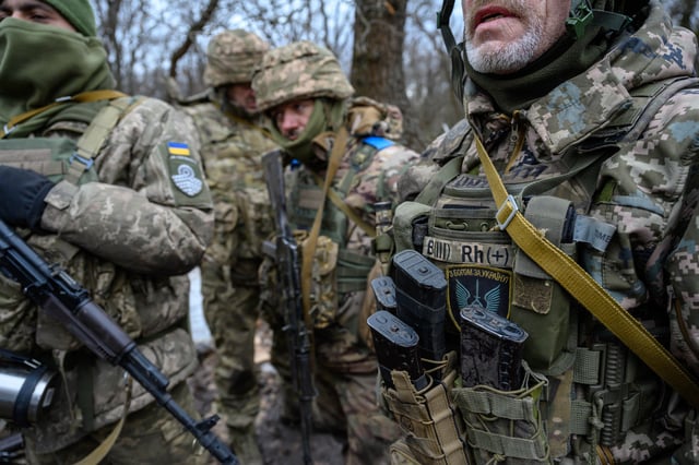 Ukrainian soldiers generic