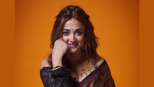 On Thursday, Monali took to Instagram Stories to share update about their health and dismiss the rumours. 