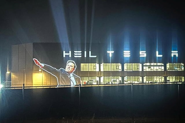 „Heil Tesla“ – der Wachschutz bestätigt die Projektionen bisher nicht