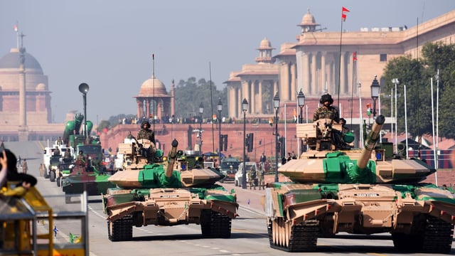Rehearsals for the Republic Day Parade 2025 are underway at Kartavya Path in New Delhi. 