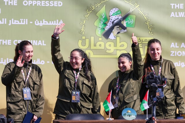 Trêve à Gaza : les images de la libération des quatre otages israéliennes