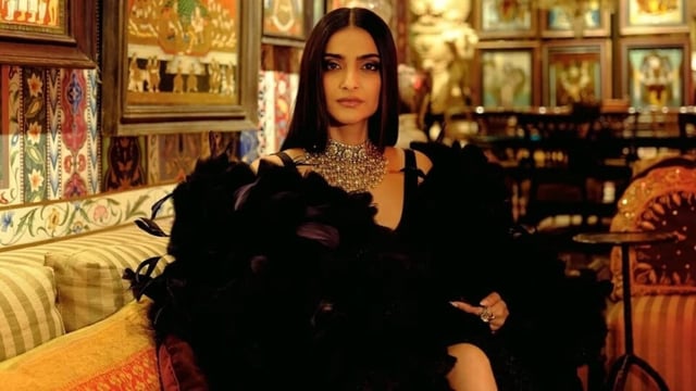 Sonam Kapoor served a dramatic look at the Sabyasachi 25th anniversary gala. 