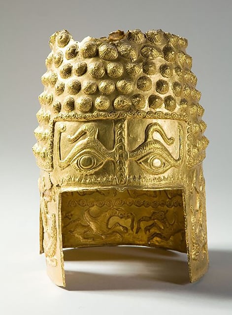 A gold Coțofenești helmet from around 450 BC was stolen from Drents Museum in Assen.
