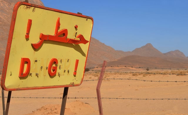 Entrée d’un ancien site d’essais nucléaires à Ain Ekra à 2000 km au sud d’Alger, le 25 février 2010. 