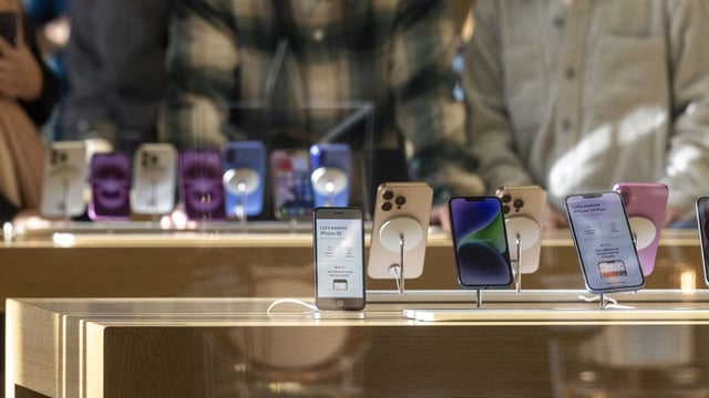 A display of Apple iPhone handsets in an Apple Inc. store in central London, UK, on Monday, Jan. 27, 2025