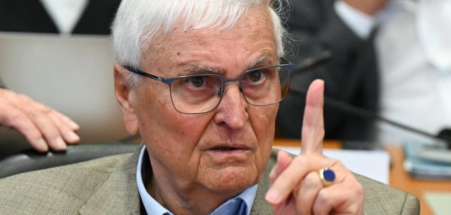 Theo Zwanziger, früherer DFB-Präsident, muss sich aktuell vor dem Landgericht Frankfurt verantworten