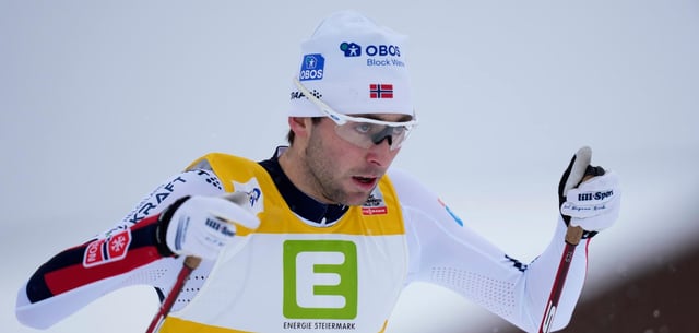 Trotz seiner großen gesundheitlichen Probleme führt Jarl Magnus Riiber den Gesamtweltcup vor Vinzenz Geiger aus Oberstdorf an