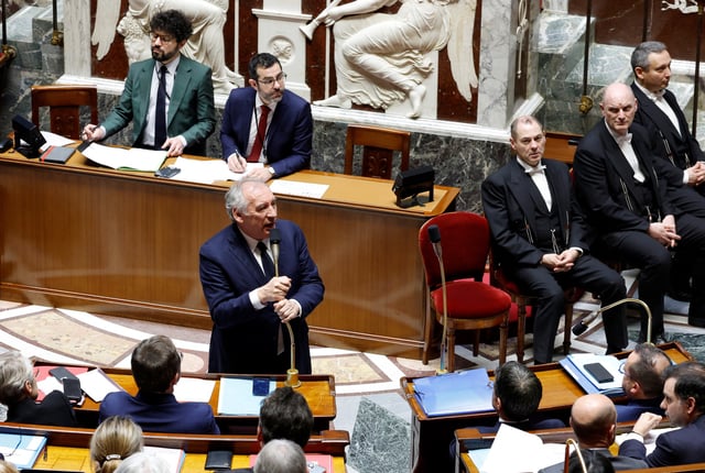 Bayrou assume devant les sénateurs l'expression de «sentiment de submersion»