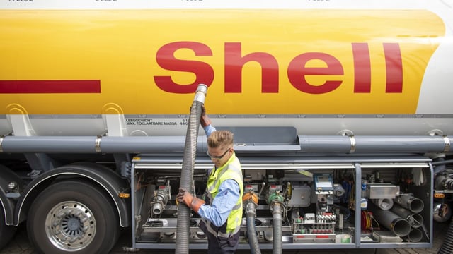 The company blamed its weaker performance on lower prices and lower liquefied natural gas margins