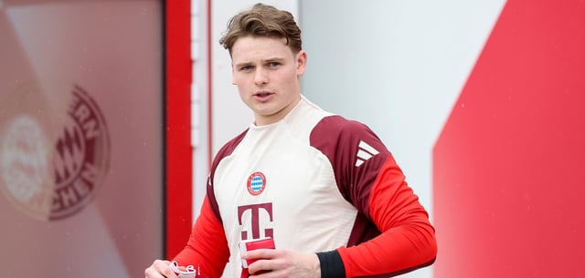 Jonas Urbig beim Training seines neuen Klubs FC Bayern