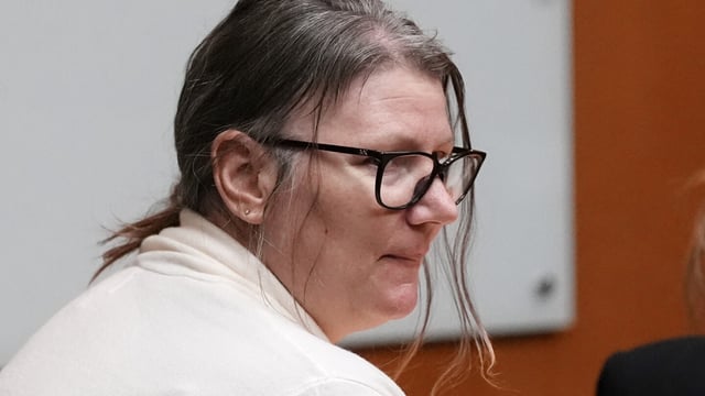 Jennifer Crumbley talks to her attorney, Monday, Feb. 5, 2024 in Pontiac, Mich. (AP Photo/Carlos Osorio, Pool, File)