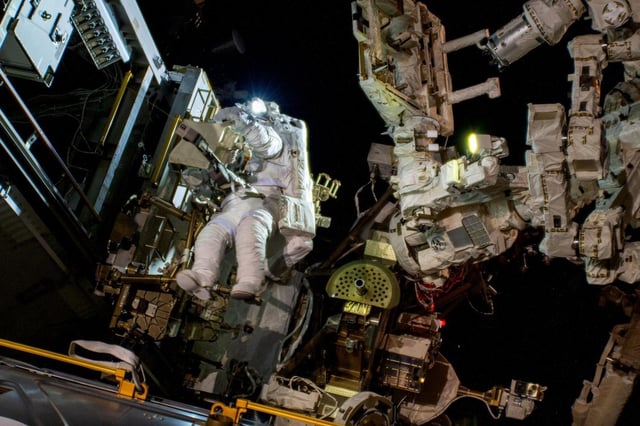 © NASA Johnson Space Center