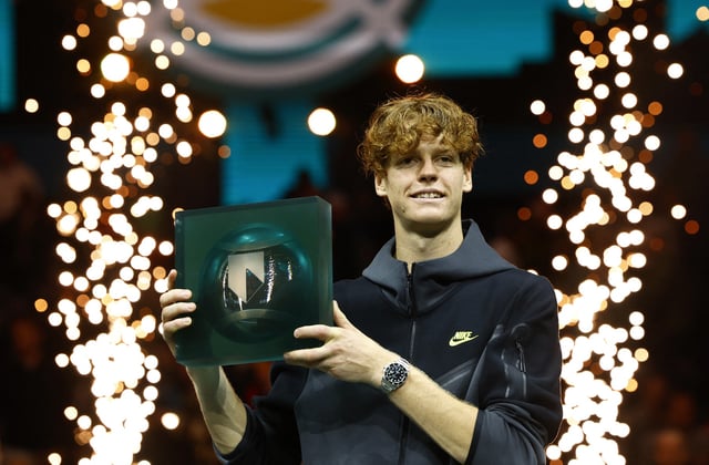 Tennis - ATP 500 - Rotterdam Open - Rotterdam Ahoy, Rotterdam, Netherlands - February 18, 2024 Italy's Jannik Sinner celebrates with the Rotterdam Open trophy after winning the final against Australia's Alex de Minaur REUTERS/Piroschka Van De Wouw
