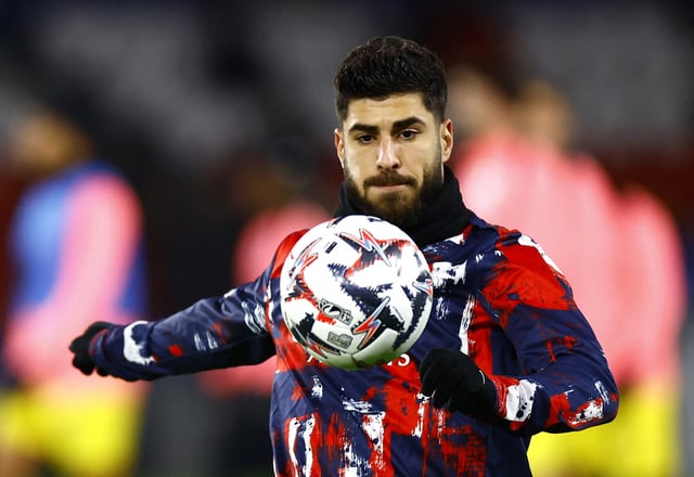 Soccer Football - Ligue 1 - Paris St Germain v Toulouse - Parc des Princes, Paris, France - November 22, 2024 Paris St Germain's Marco Asensio during the warm up before the match REUTERS/Abdul Saboor/File Photo