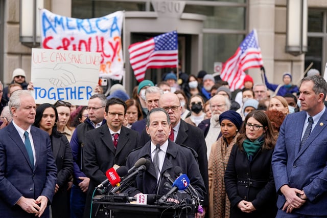 Plusieurs parlementaires démocrates se sont rassemblés lundi 3 février devant le siège de l’USAID pour protester contre sa fermeture décrétée par le milliardaire Elon Musk.