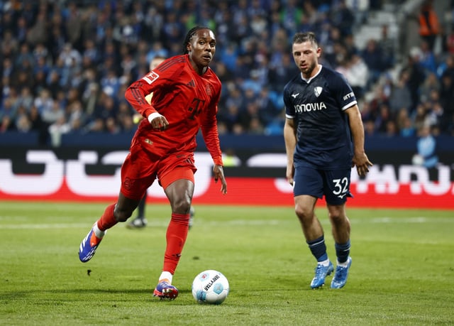 Soccer Football - Bundesliga - VfL Bochum v Bayern Munich - Vonovia Ruhrstadion, Bochum, Germany - October 27, 2024 Bayern Munich's Mathys Tel in action with VfL Bochum's Maximilian Wittek REUTERS/Leon Kuegeler/File Photo