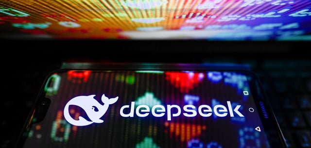 DeepSeek hat sich gleich nach Erscheinen auf Platz eins in Googles App Store geschoben