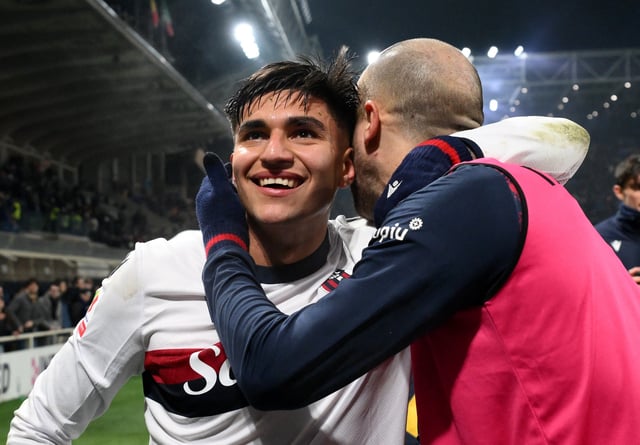 Soccer Football - Coppa Italia - Quarter Final - Atalanta v Bologna - Gewiss Stadium, Bergamo, Italy - February 4, 2025 Bologna's Santiago Castro celebrates with teammates after the match REUTERS/Alberto Lingria