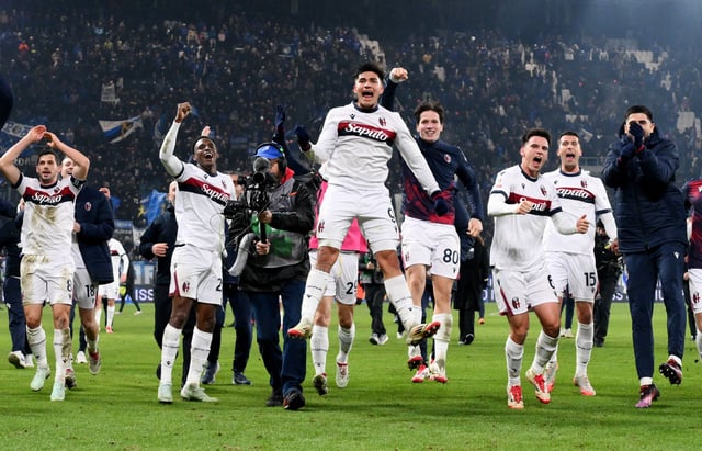Soccer Football - Coppa Italia - Quarter Final - Atalanta v Bologna - Gewiss Stadium, Bergamo, Italy - February 4, 2025 Bologna's Santiago Castro celebrates with teammates after the match REUTERS/Alberto Lingria