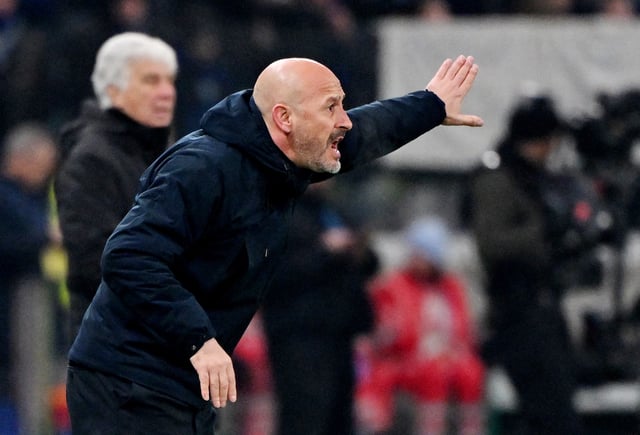 Soccer Football - Coppa Italia - Quarter Final - Atalanta v Bologna - Gewiss Stadium, Bergamo, Italy - February 4, 2025 Bologna coach Vincenzo Italiano reacts REUTERS/Alberto Lingria