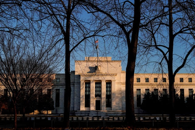 The Federal Reserve building is seen in Washington, U.S., January 26, 2022. REUTERS/Joshua Roberts/File Photo