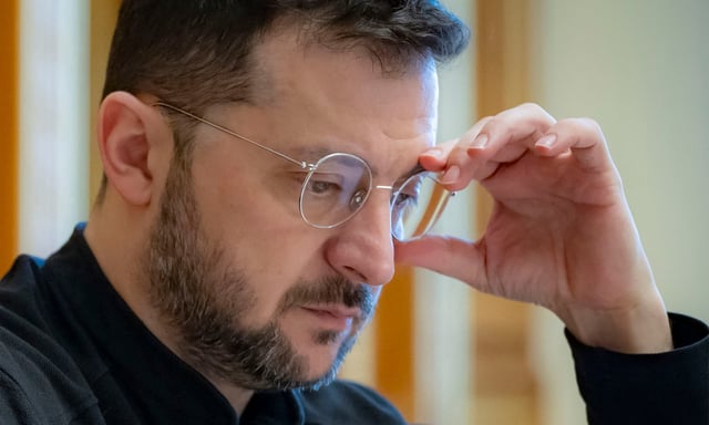 Le président ukrainien Volodymyr Zelensky, le 4 février, dans son bureau à Kiev.