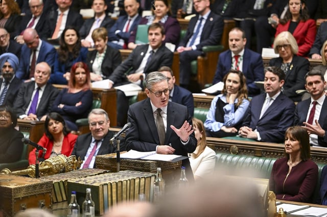 &#39;At PMQs, Conservative leader Kemi Badenoch and Reform UK leader Nigel Farage attacked the PM after Mauritius said the UK had agreed to change the payment terms in its Chagos Islands handover deal&#39; (Photo: House of Commons/AFP)