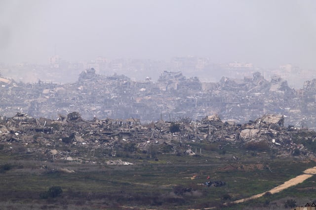 Buildings lie in ruin in Gaza amid a ceasefire between Israel and Hamas, as seen from Israel's border with Gaza, Israel February 5, 2025. REUTERS/Amir Cohen/File Photo