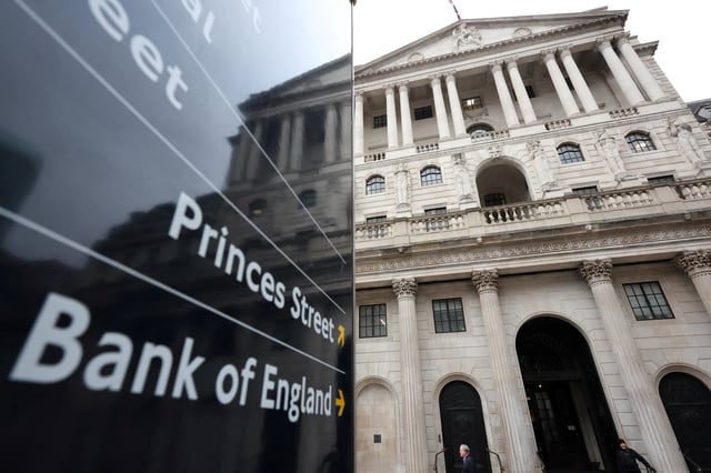 A direction sign is seen near the Bank of England building in London, Britain, February 3, 2025.  REUTERS/Toby Melville/File Photo