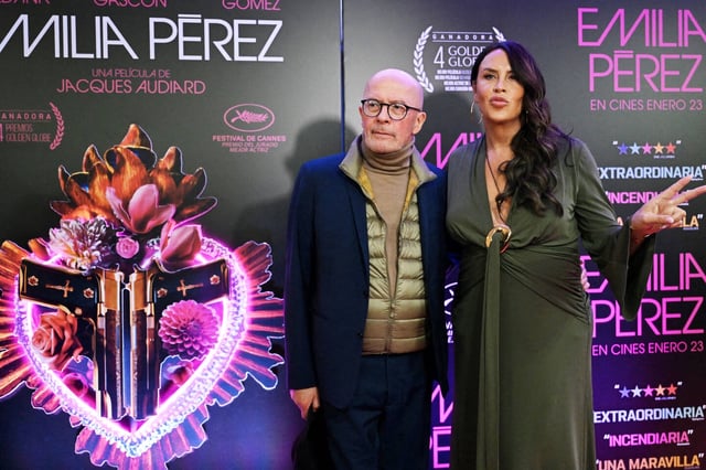 Le réalisateur Jacques Audiard et l'actrice Karla Sofía Gascón, à Bogotá (Colombie) le 17 janvier 2025.