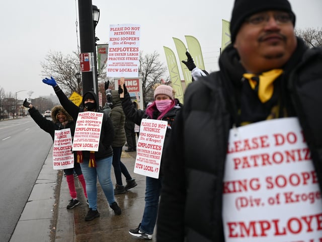 King Soopers employees walk the picket line, at 5301 W. 38th Ave. in Wheat Ridge, on Jan. 19, 2022.