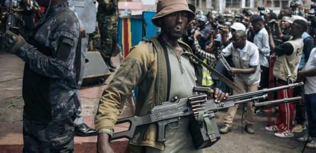 Des soldats du M23 au stade de l'unité à Goma pour le premier meeting de ce groupe armé qui affirme vouloir "libérer tout le Congo", dans l'est de la République démocratique du Congo, le 6 février 2025.